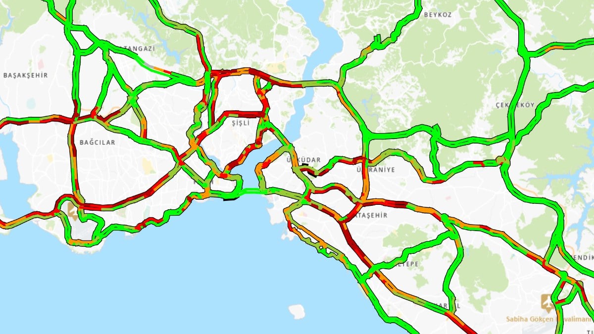 İstanbul’da haftanın son iş günü trafik yoğunlaştı